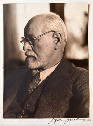 Freud photo by László Willinger, signed & dated 1936 (2)